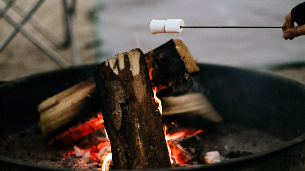 https://www.cheryls.com/blog/wp content/uploads///ode to the smore roasting marshmallows x