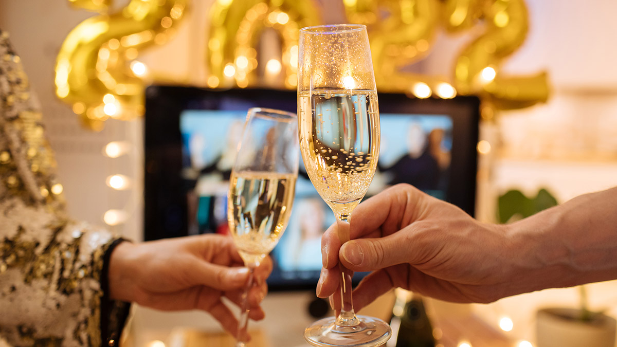 https://www.cheryls.com/blog/wp content/uploads///newyearseve champagne