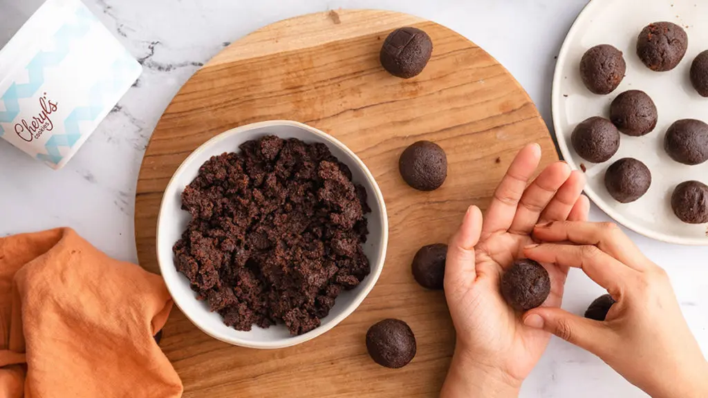 Chocolate Cake Pops - Rich And Delish