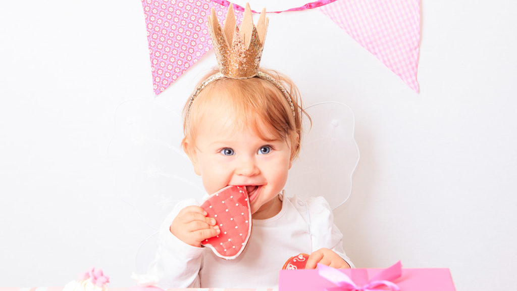 https://www.cheryls.com/blog/wp content/uploads///baby eating birthday cookie x