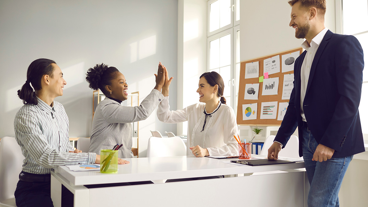 employee appreciation day: employees thanking each other