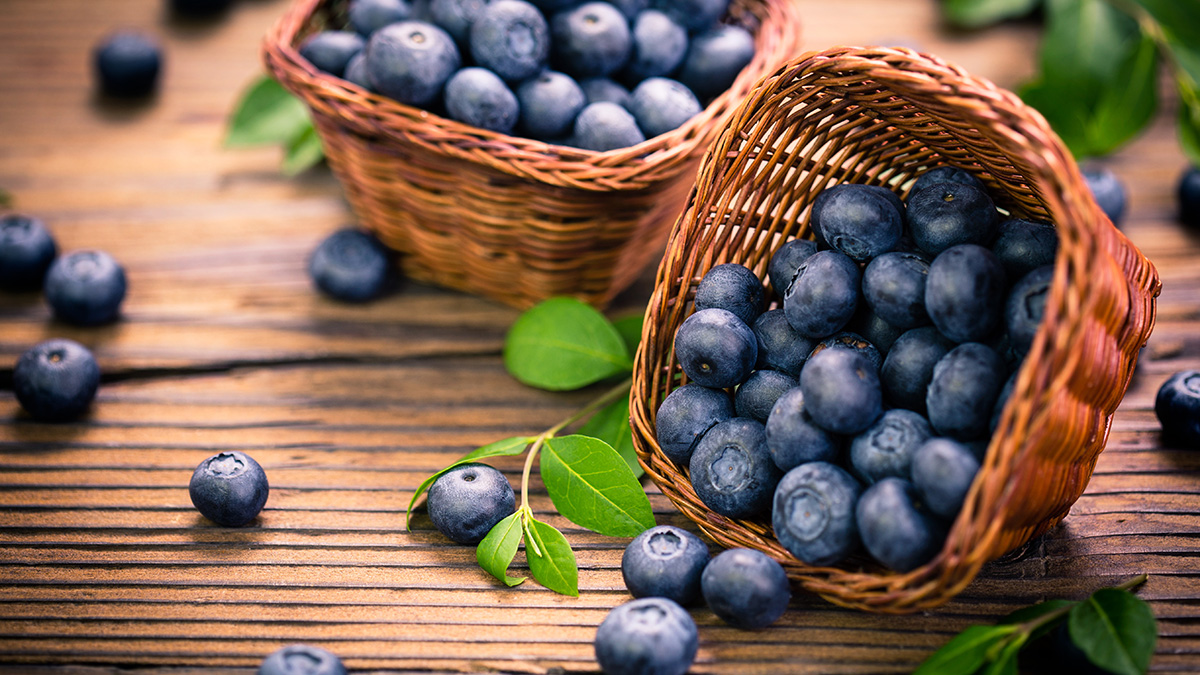 https://www.cheryls.com/blog/wp content/uploads/// Blueberries basket