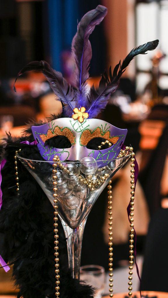 https://www.cheryls.com/blog/wp content/uploads///Mardi gras mask glass x