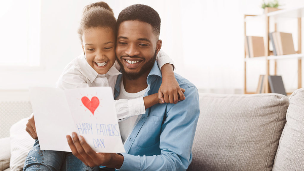 fathers day messages daughter giving dad card