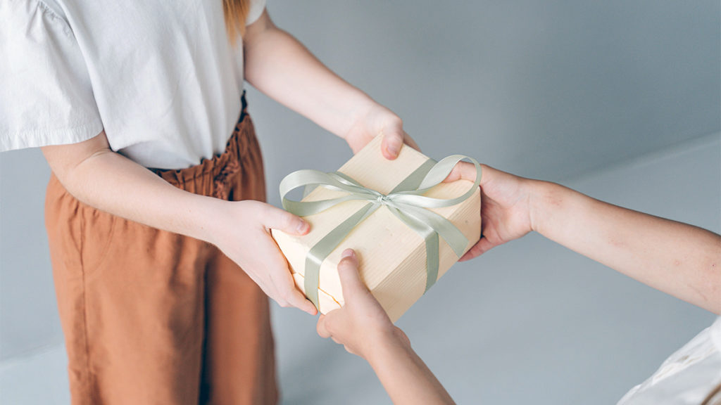 https://www.cheryls.com/blog/wp content/uploads///psychology of gifting Gift Box x