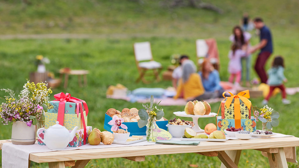 https://www.cheryls.com/blog/wp content/uploads///picnic mothers day table x