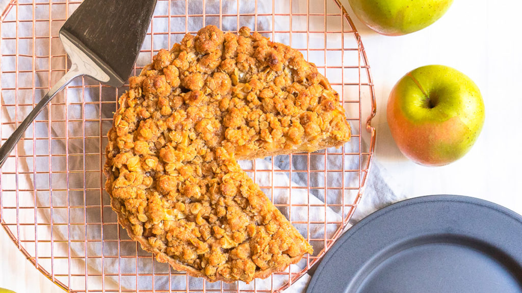 https://www.cheryls.com/blog/wp content/uploads///facts about cinnamon cinnamon shtick apple oatmeal tart